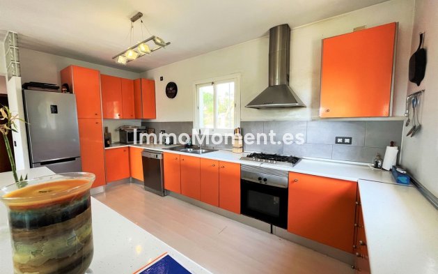 Resale - Villa - Estepona - Estepona Centro
