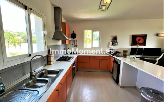 Resale - Villa - Estepona - Estepona Centro