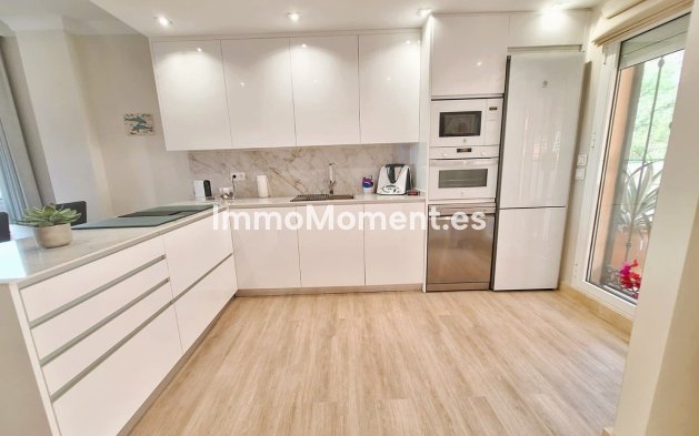 Resale - Apartment - Marbella - Elviria