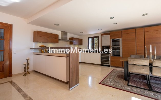 Resale - Villa - Marbella - Marbesa