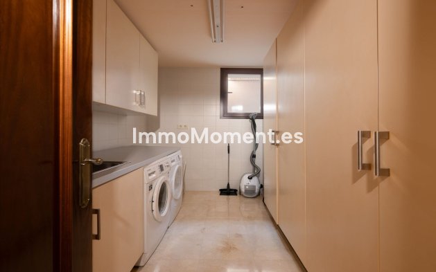 Resale - Villa - Marbella - Marbesa