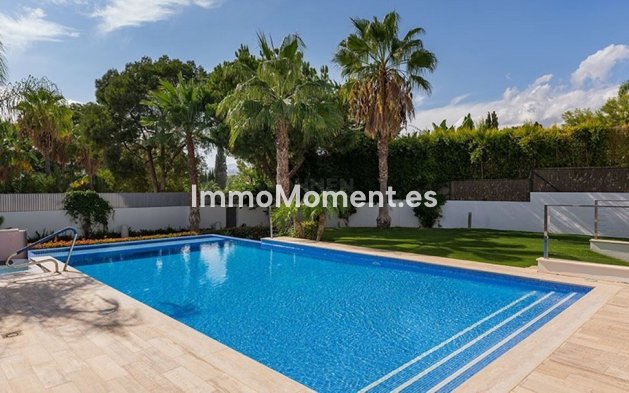 Wiederverkauf - Villa - Marbella - Nueva Andalucía