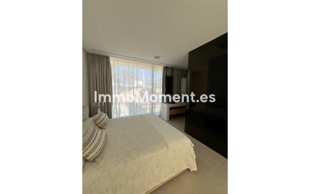 Wiederverkauf - Villa - Marbella - Nueva Andalucía