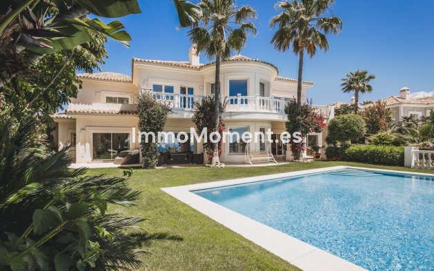 Resale - Villa - Marbella - Altos de los Monteros