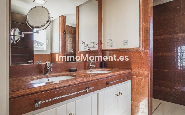 Resale - Villa - Marbella - Altos de los Monteros