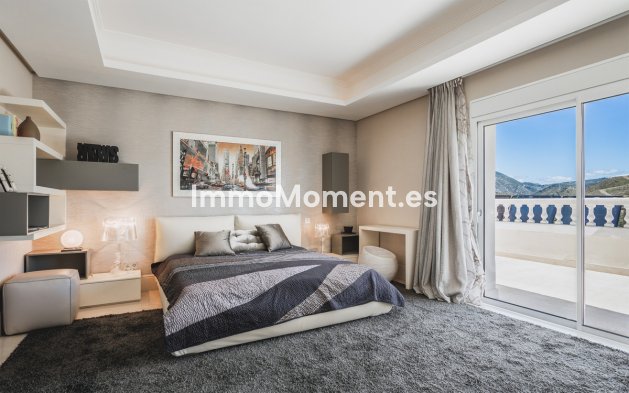 Resale - Villa - Marbella - Altos de los Monteros