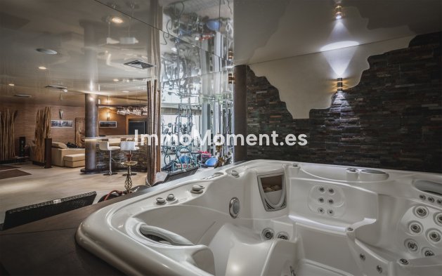 Resale - Villa - Marbella - Altos de los Monteros