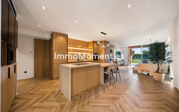 Resale - Apartment - Marbella - Nueva Andalucía