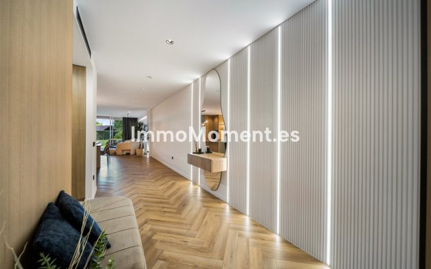 Resale - Apartment - Marbella - Nueva Andalucía