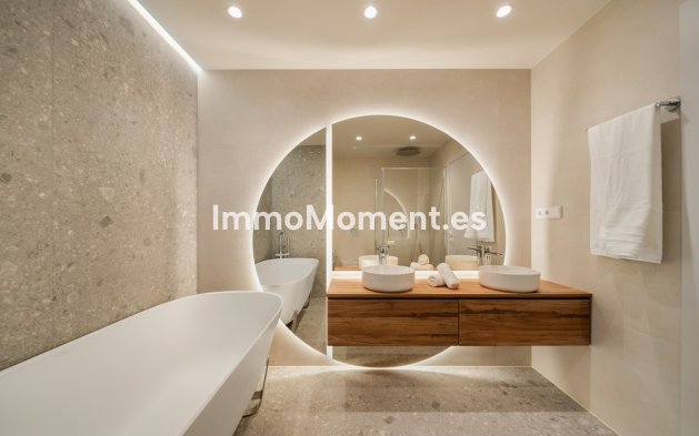 Resale - Apartment - Marbella - Nueva Andalucía
