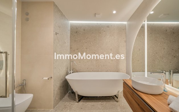 Resale - Apartment - Marbella - Nueva Andalucía