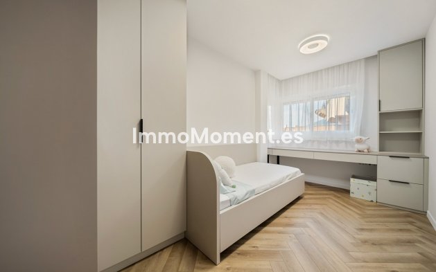 Resale - Apartment - Marbella - Nueva Andalucía