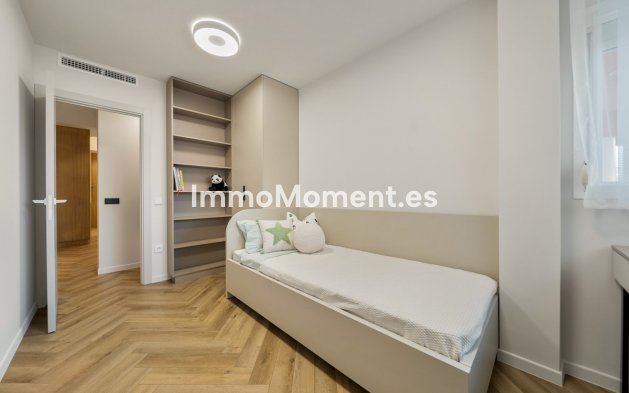 Resale - Apartment - Marbella - Nueva Andalucía