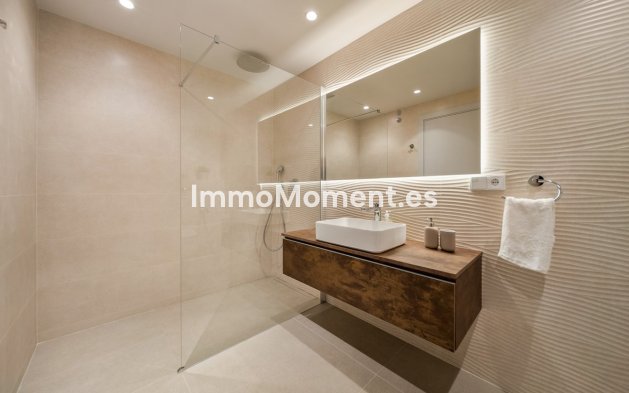 Resale - Apartment - Marbella - Nueva Andalucía