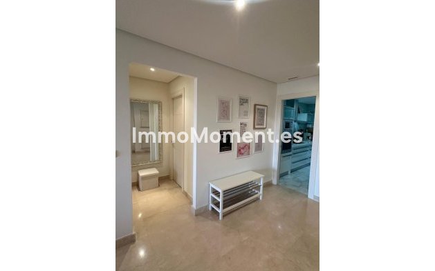 Resale - Apartment - Marbella - Nueva Andalucía