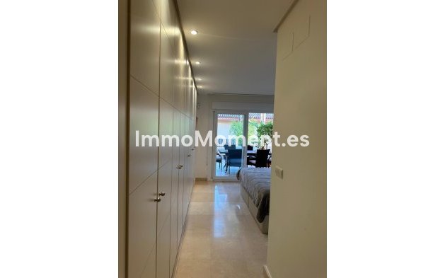 Resale - Apartment - Marbella - Nueva Andalucía