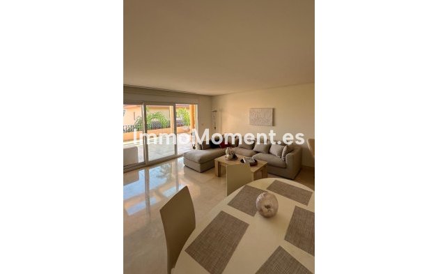 Resale - Apartment - Marbella - Nueva Andalucía