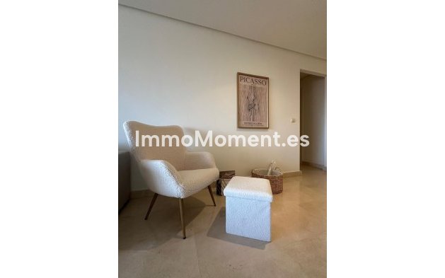 Resale - Apartment - Marbella - Nueva Andalucía