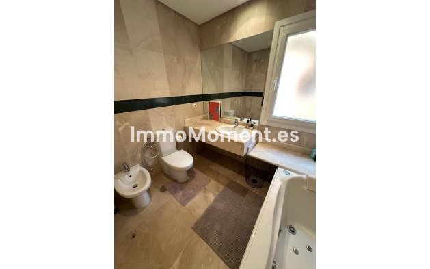 Resale - Apartment - Marbella - Nueva Andalucía