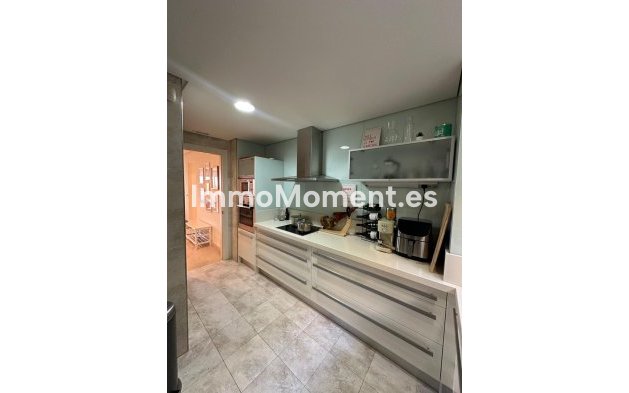 Resale - Apartment - Marbella - Nueva Andalucía
