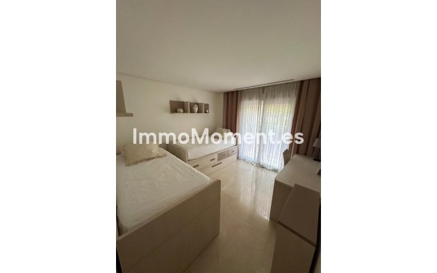 Resale - Apartment - Marbella - Nueva Andalucía