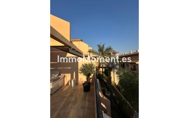 Resale - Apartment - Marbella - Nueva Andalucía