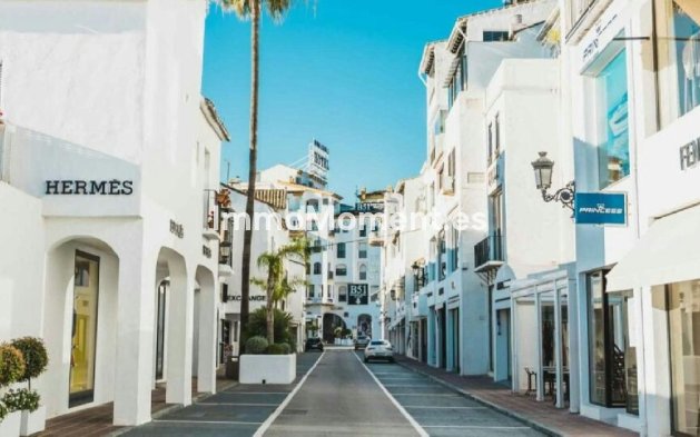 Wiederverkauf - Wohnung - Marbella - Puerto Banús