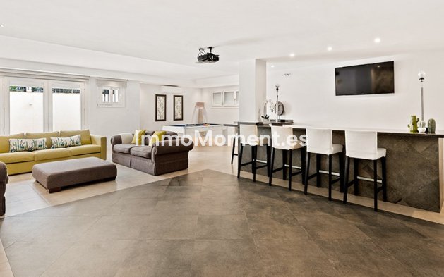 Wiederverkauf - Villa - Marbella - Nueva Andalucía