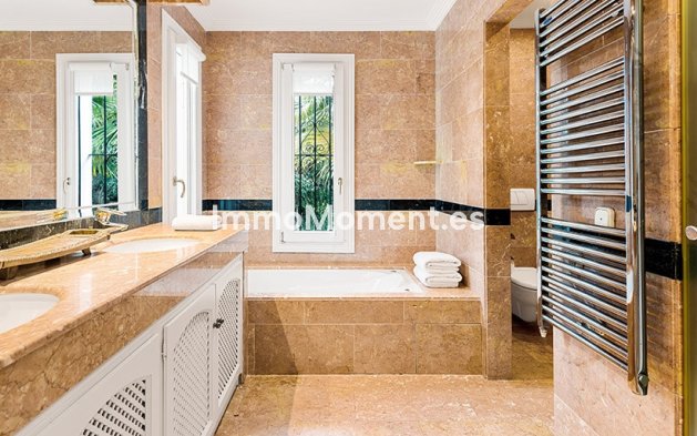 Wiederverkauf - Villa - Marbella - Nueva Andalucía