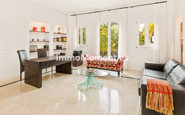 Wiederverkauf - Villa - Marbella - Nueva Andalucía