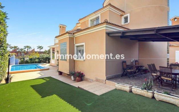 Resale - Villa - Torrevieja - Torrevieja Centro