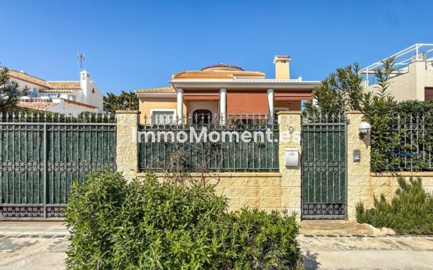 Resale - Villa - Torrevieja - Torrevieja Centro
