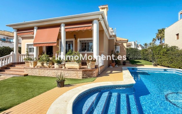 Resale - Villa - Torrevieja - Torrevieja Centro