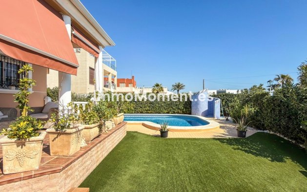Resale - Villa - Torrevieja - Torrevieja Centro