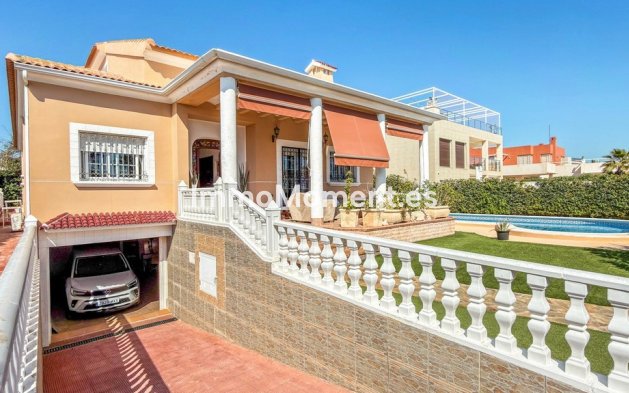 Resale - Villa - Torrevieja - Torrevieja Centro