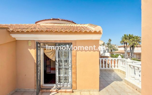 Resale - Villa - Torrevieja - Torrevieja Centro