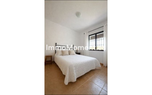 Wiederverkauf - Villa -   Inländisch - Istán