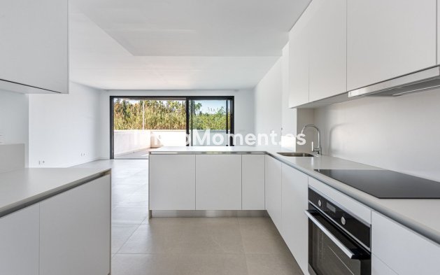 Resale - Villa - Estepona - Atalaya