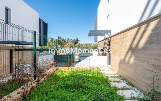 Resale - Villa - Estepona - Atalaya