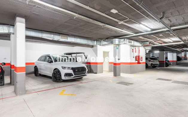 Resale - Apartment - Benahavís - Benahavís Centro