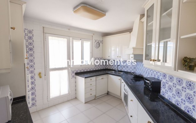 Wiederverkauf - Wohnung - Estepona  - Estepona Centro