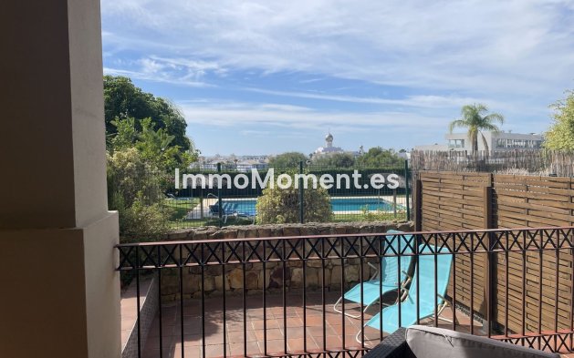 Resale - Apartment - Estepona - Selwo