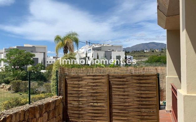 Resale - Apartment - Estepona - Selwo