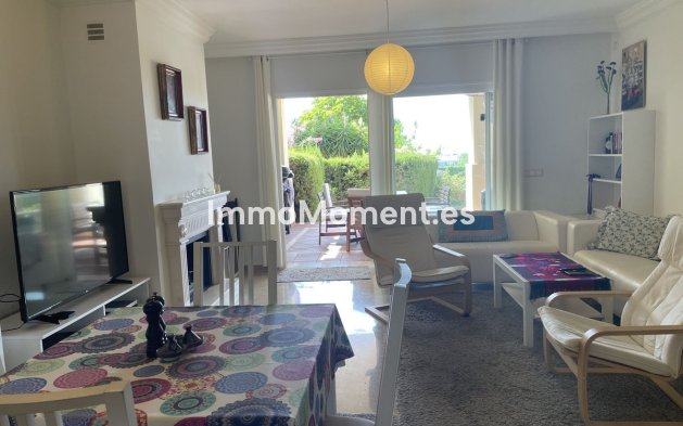 Resale - Apartment - Estepona - Selwo