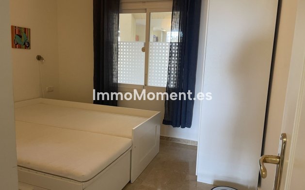 Resale - Apartment - Estepona - Selwo