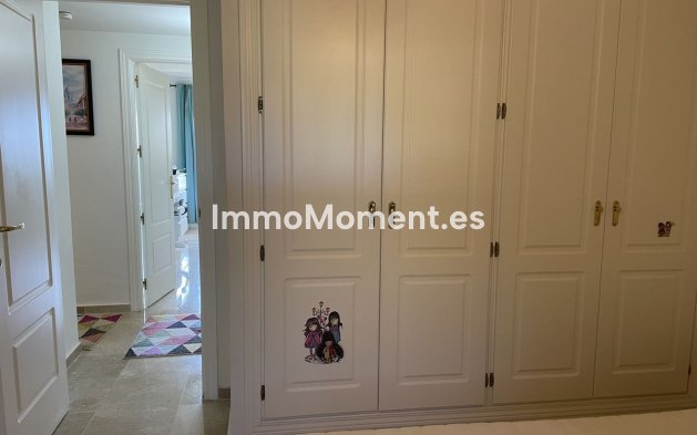 Resale - Apartment - Estepona - Selwo