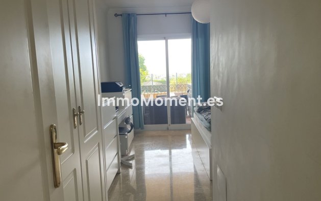Resale - Apartment - Estepona - Selwo