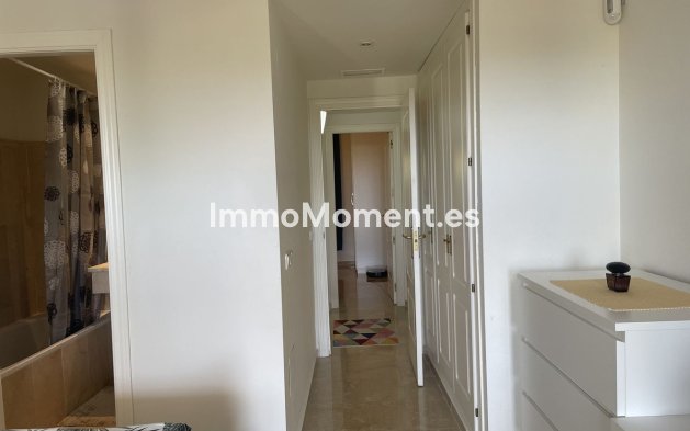 Resale - Apartment - Estepona - Selwo