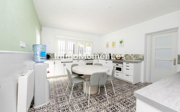 Revente - Villa - Benalmadena - Benalmadena Centro