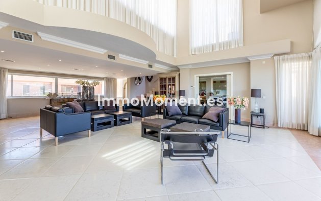 Resale - Apartment - Marbella - Nueva Andalucía